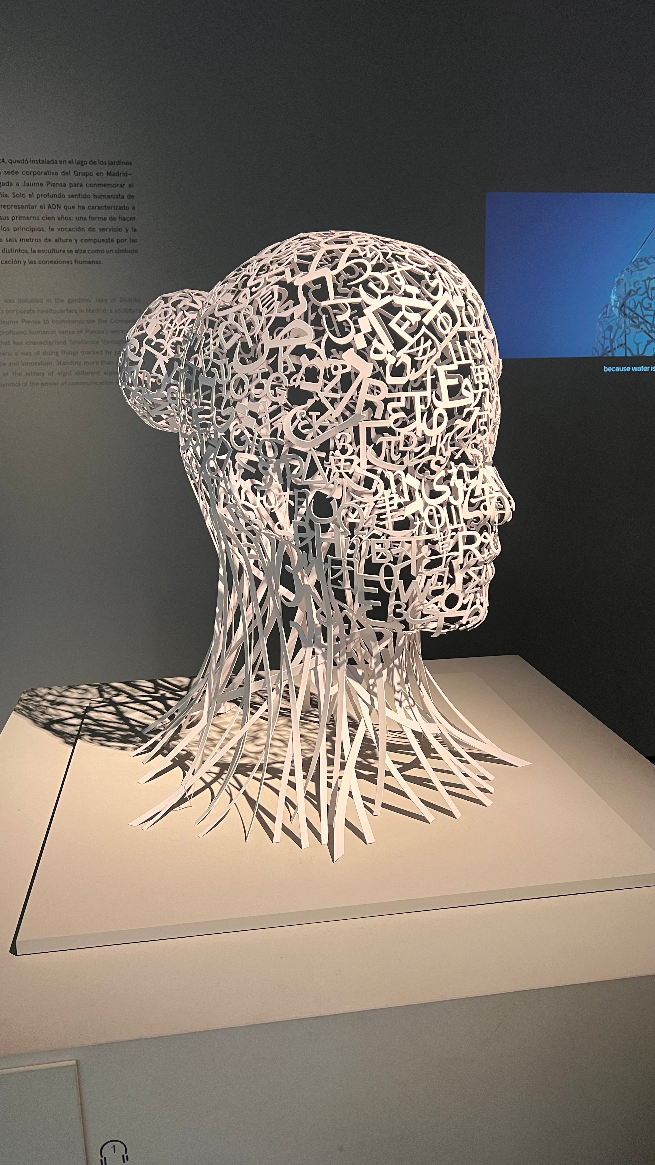 Materia Interior de Jaume Plensa en Fundación Telefónica Madrid